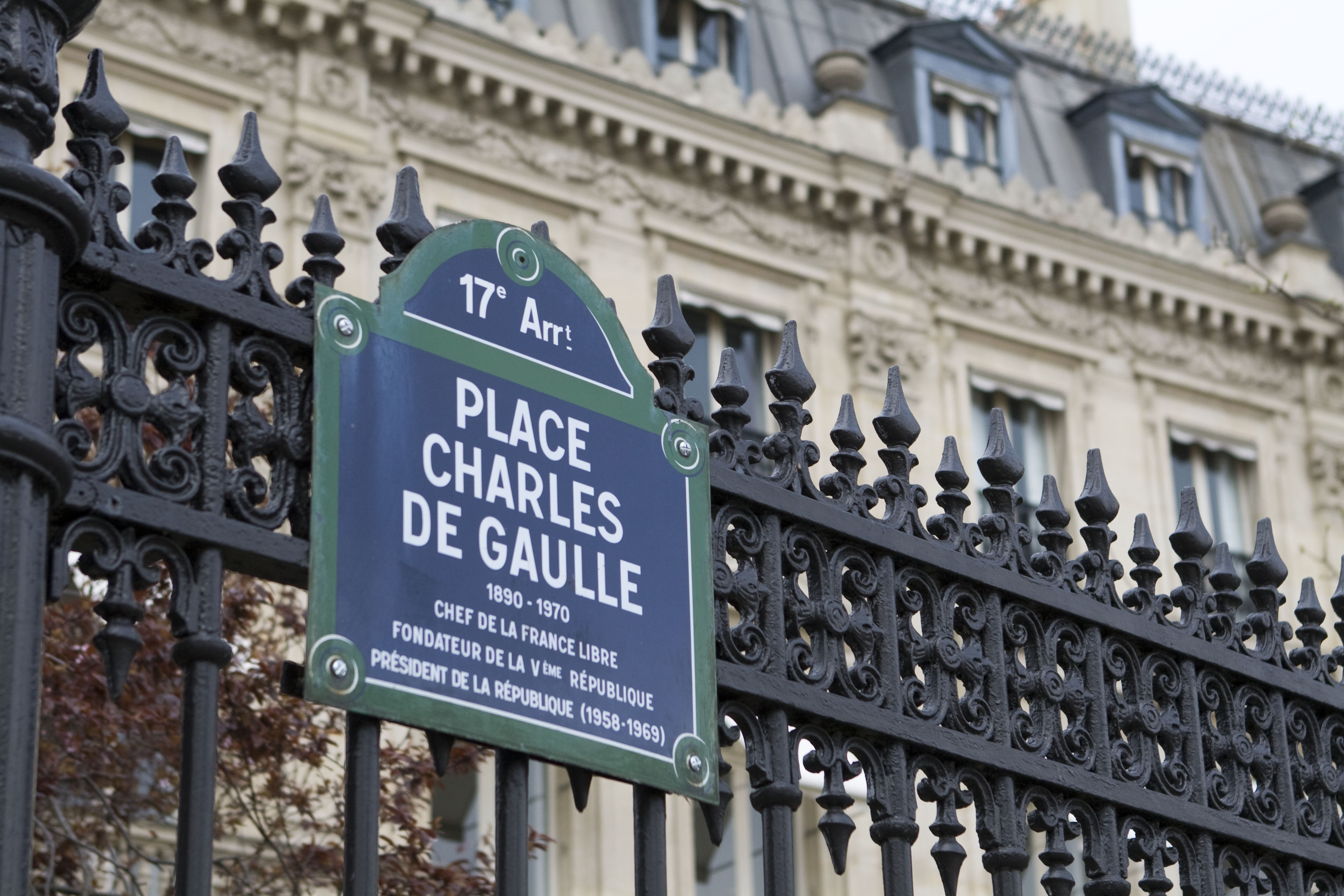 Avenue des Champs-Élysées - Paris Must See